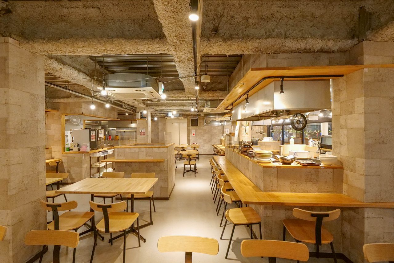 天文館かごしま横丁 の店内